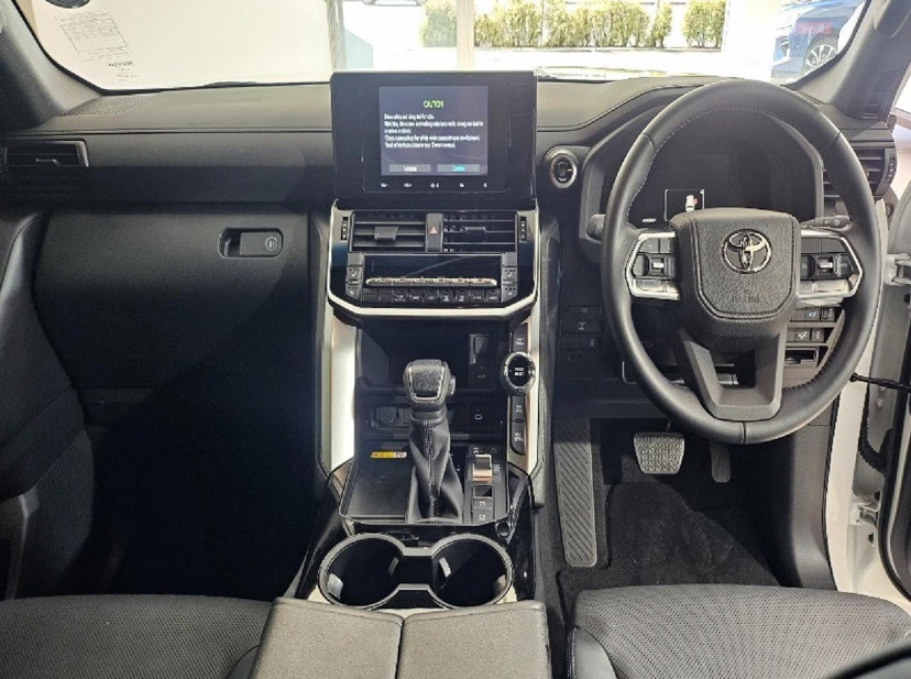 Toyota Land Cruiser 300 2026 (9)