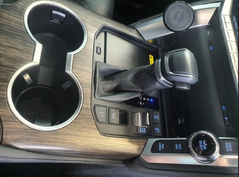 Toyota Land Cruiser 300 2025 (4)