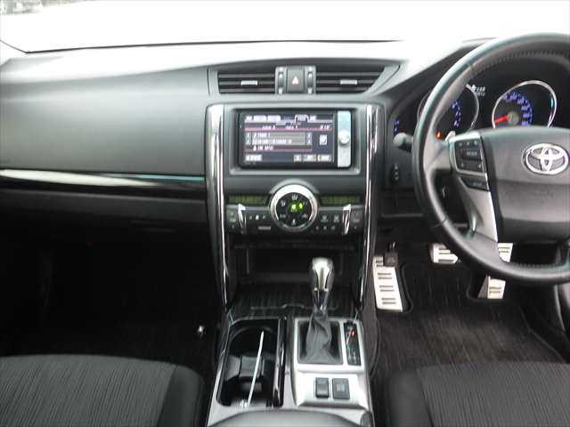 Toyota Mark X 2011 (9)