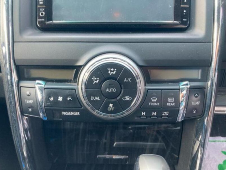 Toyota Mark X 2010 (9)