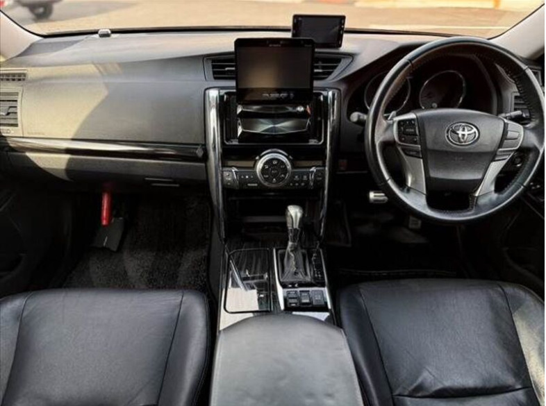 Toyota Mark X 2010 (6)