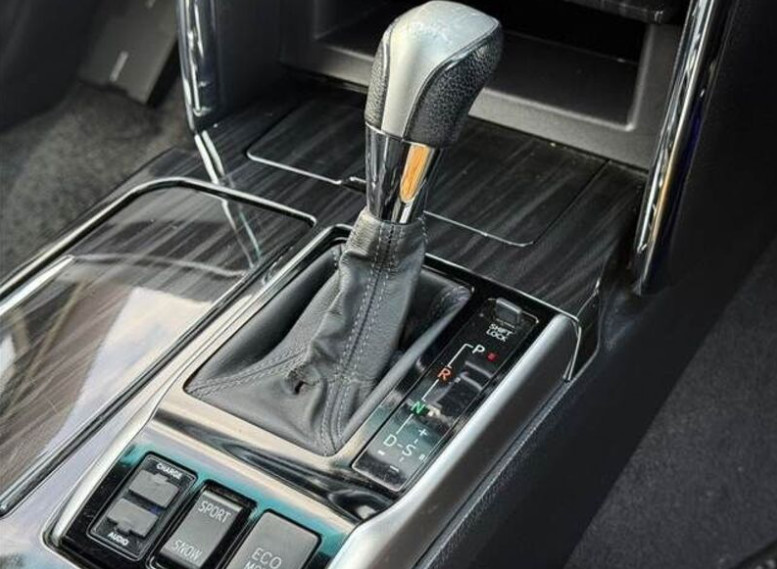 Toyota Mark X 2010 (8)