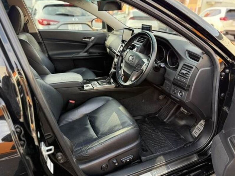 Toyota Mark X 2010 (5)