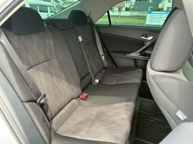 Toyota Mark X 2010 (10)