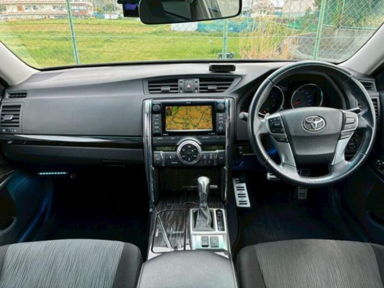 Toyota Mark X 2010 (4)