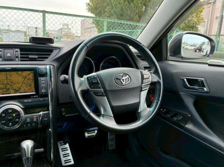 Toyota Mark X 2010 (5)
