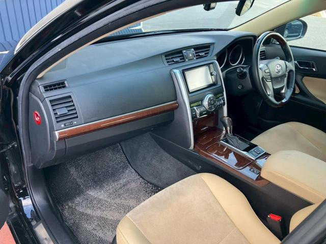 Toyota Mark X 2013 (8)