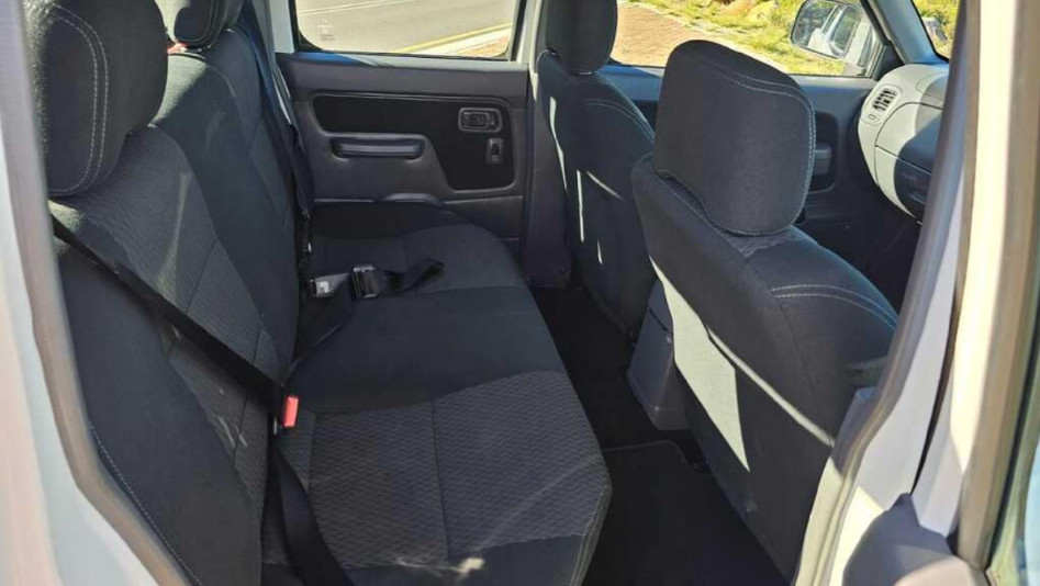 Nissan NP300 2019 (9)
