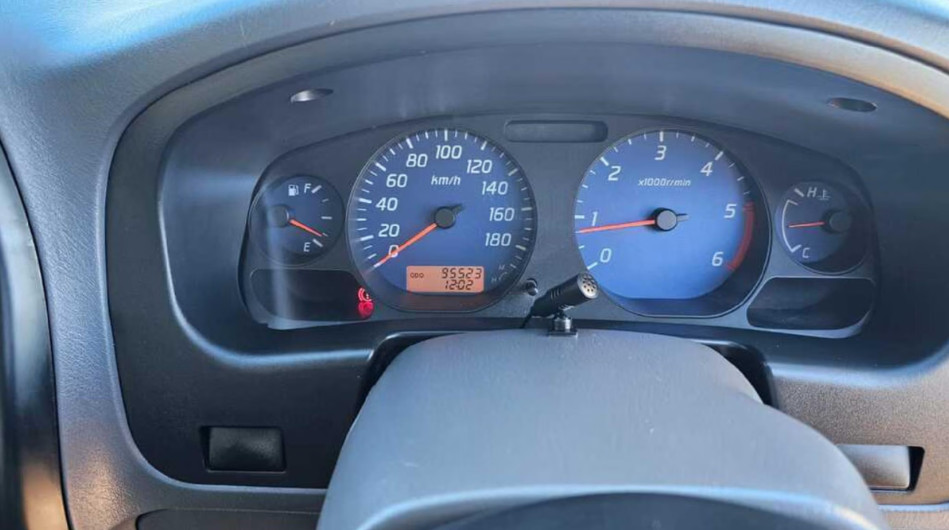Nissan NP300 2019 (6)