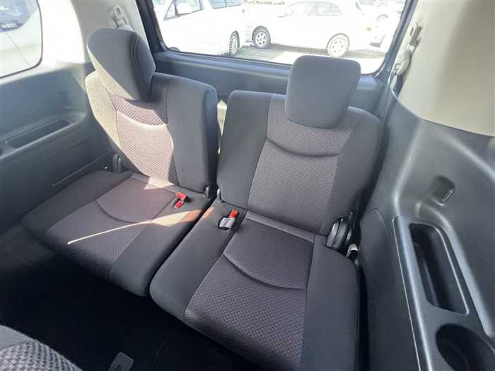 Nissan Serena 2011 (8)