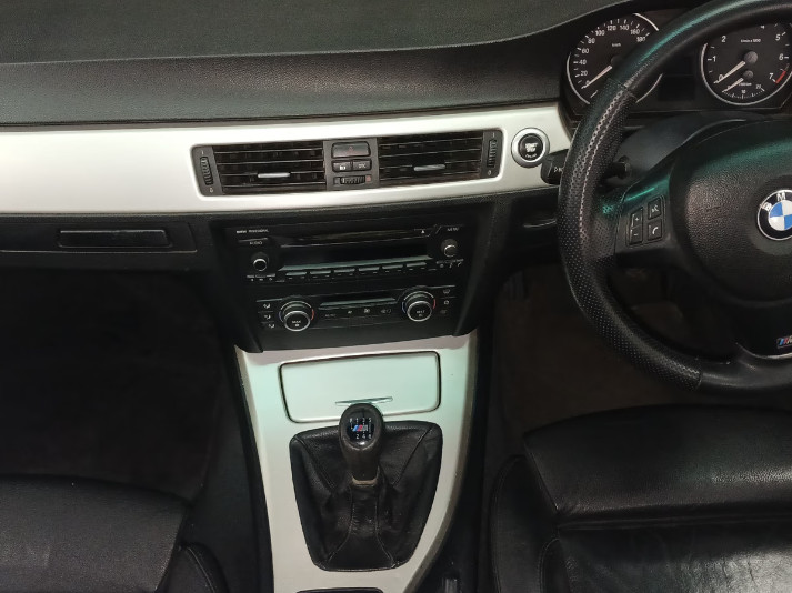 BMW 323i 2008 (6)