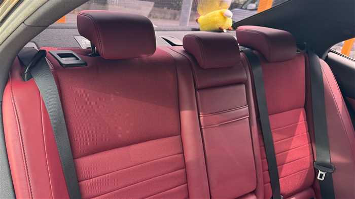 Lexus IS 200t 2015 (9)