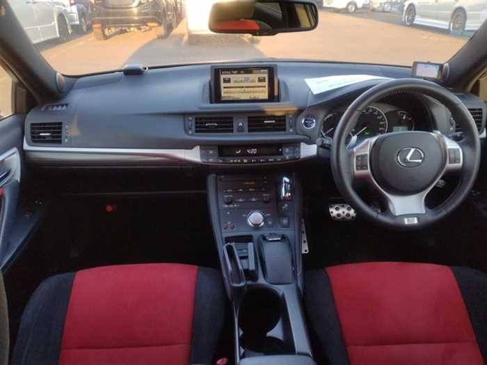 Lexus CT 200h 2012 (8)