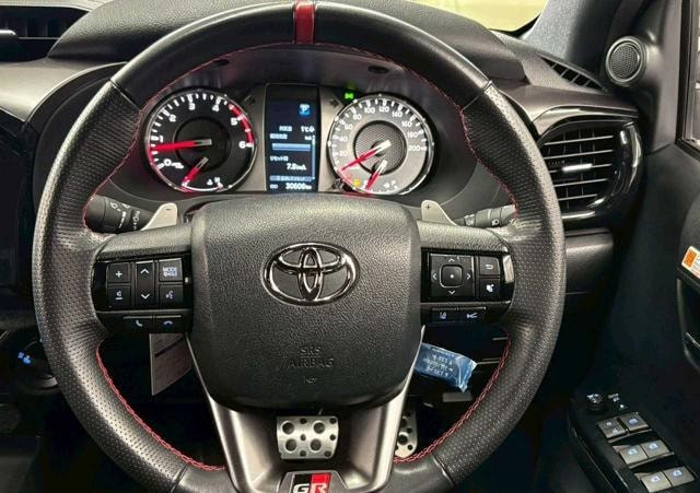 Toyota Hilux 2022 (7)