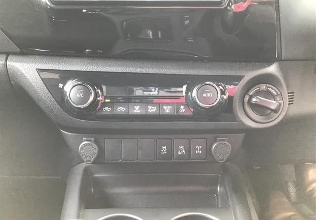 Toyota Hilux 2020 (9)