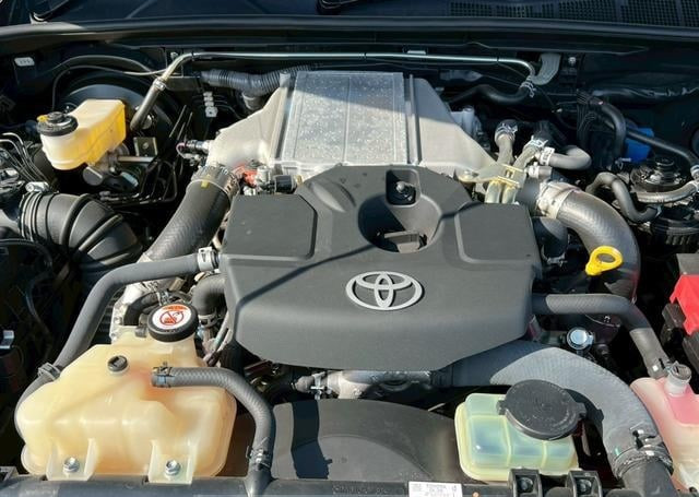 Toyota Hilux 2022 (4)