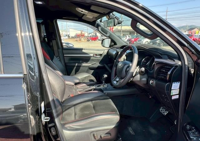Toyota Hilux 2022 (9)