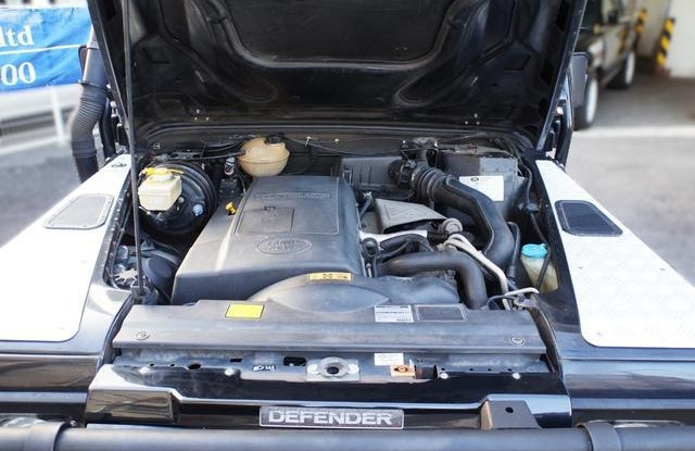 Land Rover Defender 110 2002 (3)