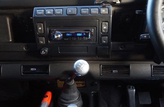 Land Rover Defender 110 2002 (9)