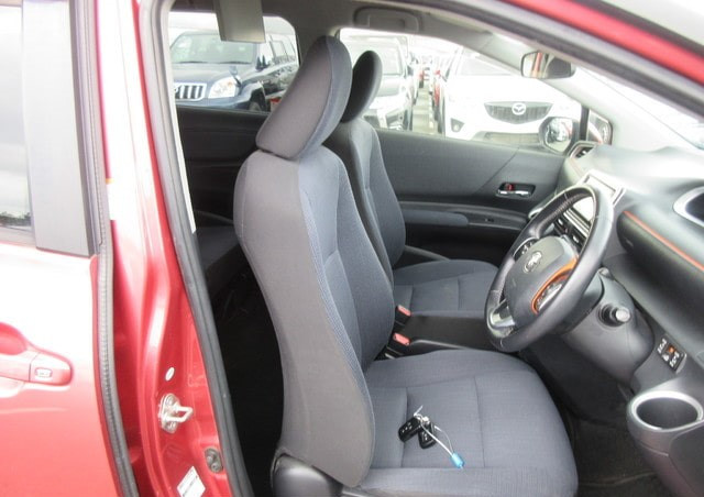 Toyota Sienta Hybrid 2015 (5)
