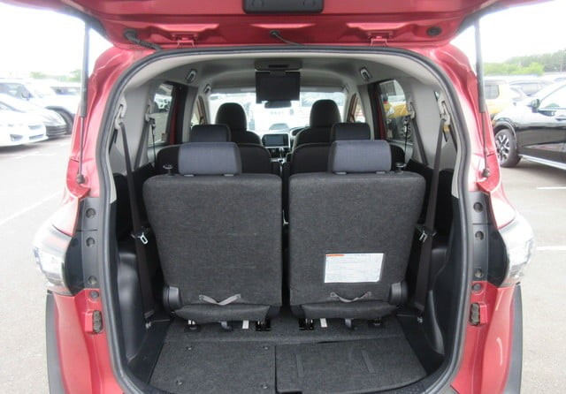 Toyota Sienta Hybrid 2015 (8)