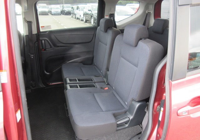 Toyota Sienta Hybrid 2015 (6)