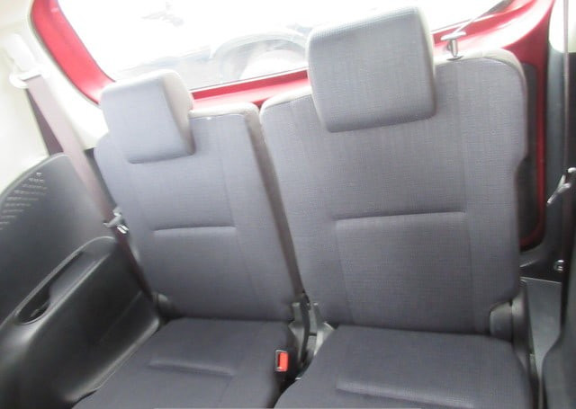 Toyota Sienta Hybrid 2015 (7)