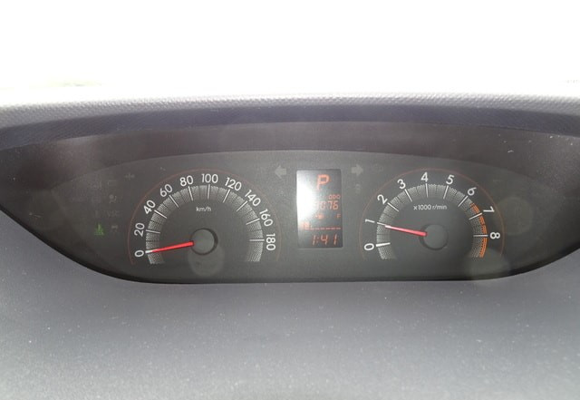 Toyota Ractis 2005 (9)