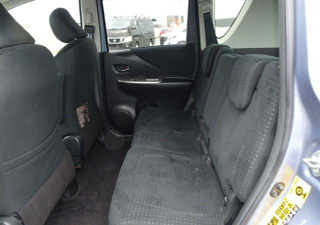 Toyota Ractis 2005 (6)