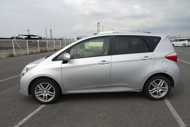 Toyota Ractis 2012 (2)
