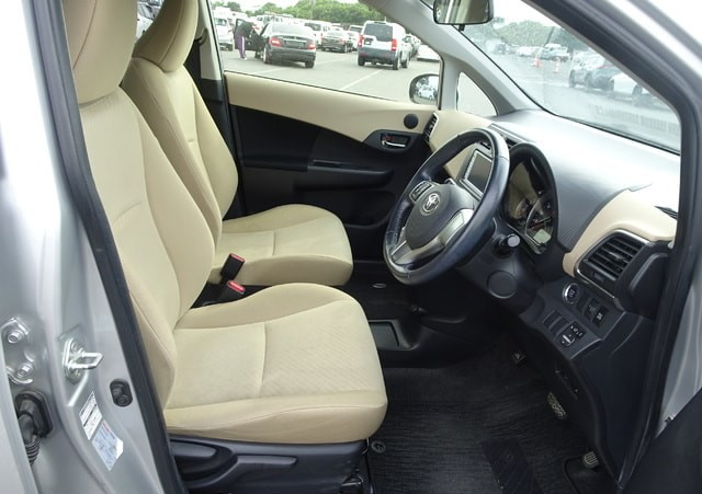 Toyota Ractis 2012 (5)
