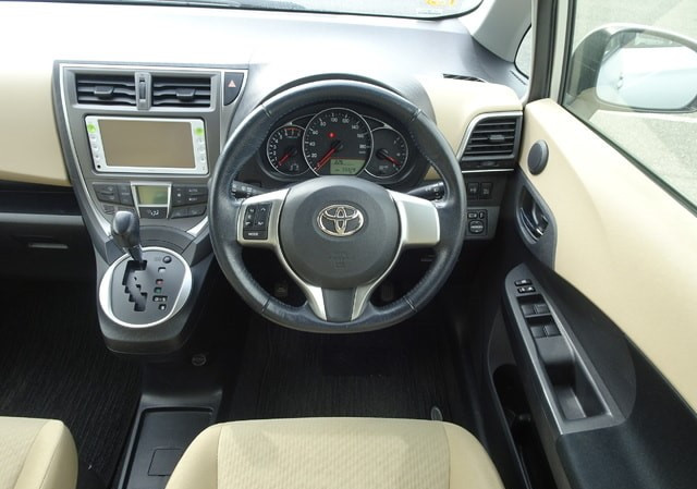 Toyota Ractis 2012 (6)