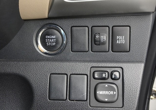 Toyota Ractis 2012 (9)
