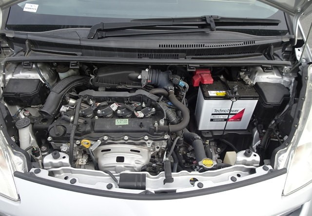Toyota Ractis 2012 (4)