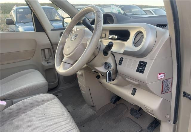 Toyota Porte 2006 (3)