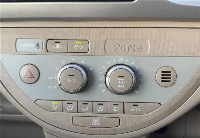 Toyota Porte 2006 (8)