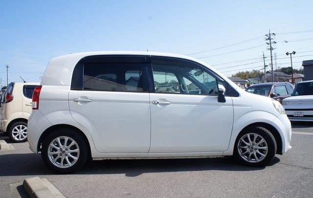 Toyota Porte 2013 (5)