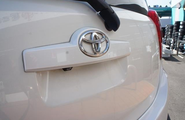 Toyota Porte 2013 (9)