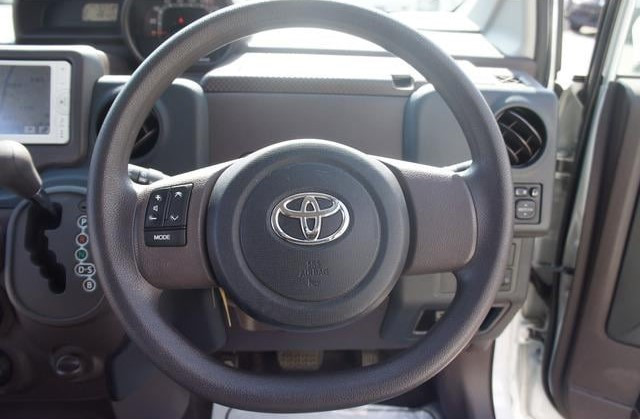 Toyota Porte 2013 (10)