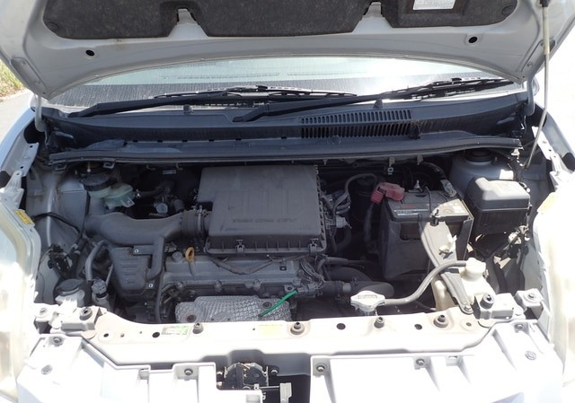 Toyota Passo Sette 2009 (4)