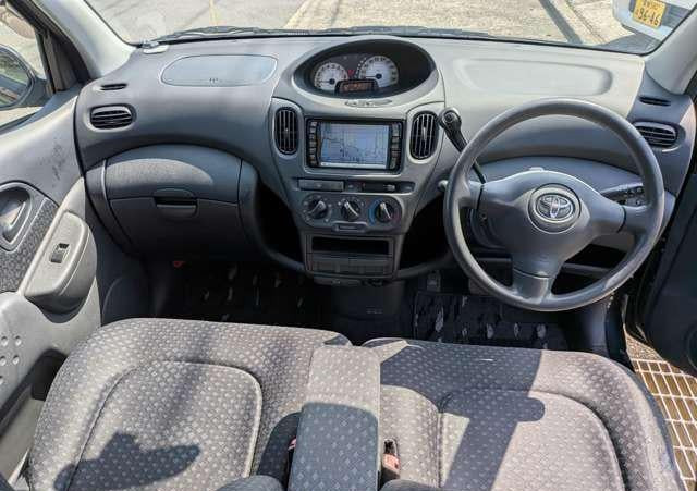 Toyota Fun Cargo 2004 (4)