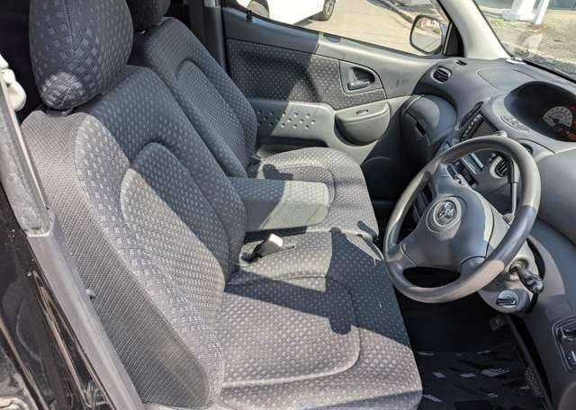 Toyota Fun Cargo 2004 (3)