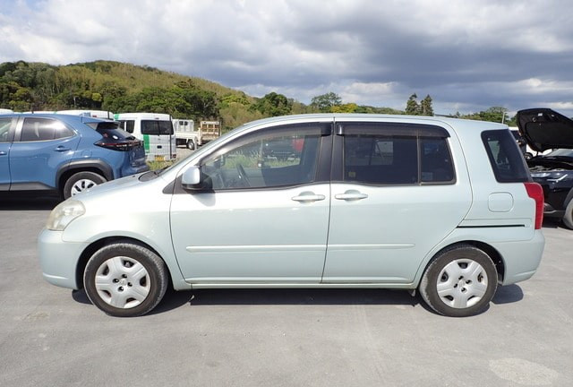 Toyota Raum 2005 (2)