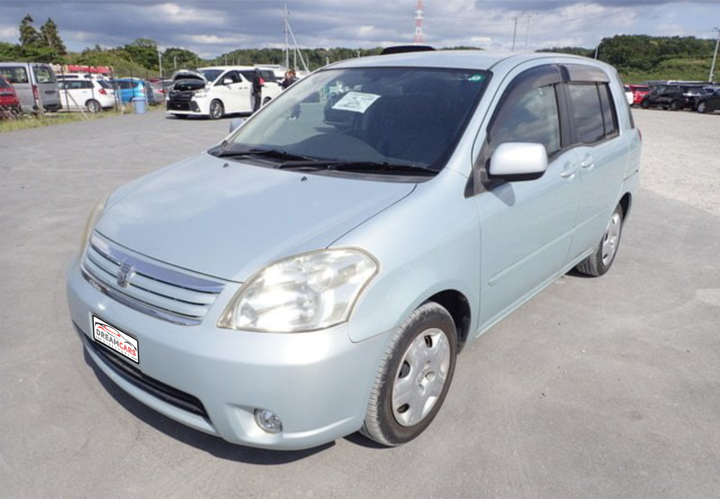 Toyota Raum 2005