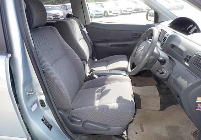 Toyota Raum 2005 (5)