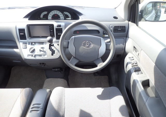 Toyota Raum 2005 (6)