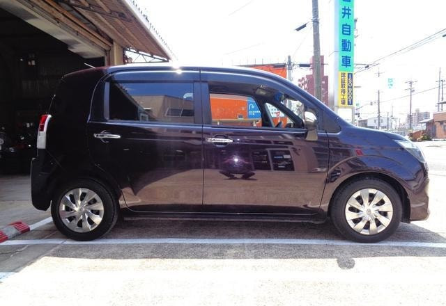 Toyota Spade 2016 (2)