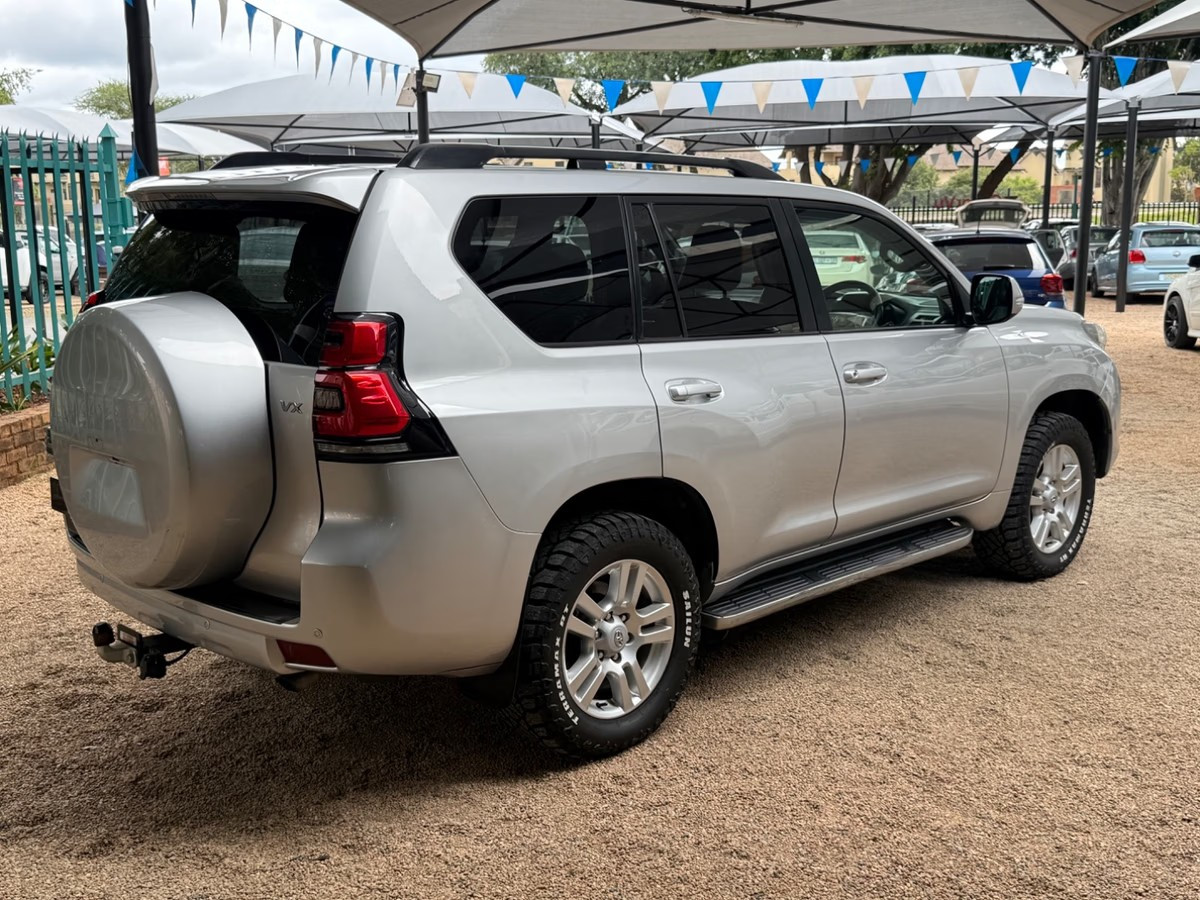 Toyota Land Cruiser Prado 2010 (3)