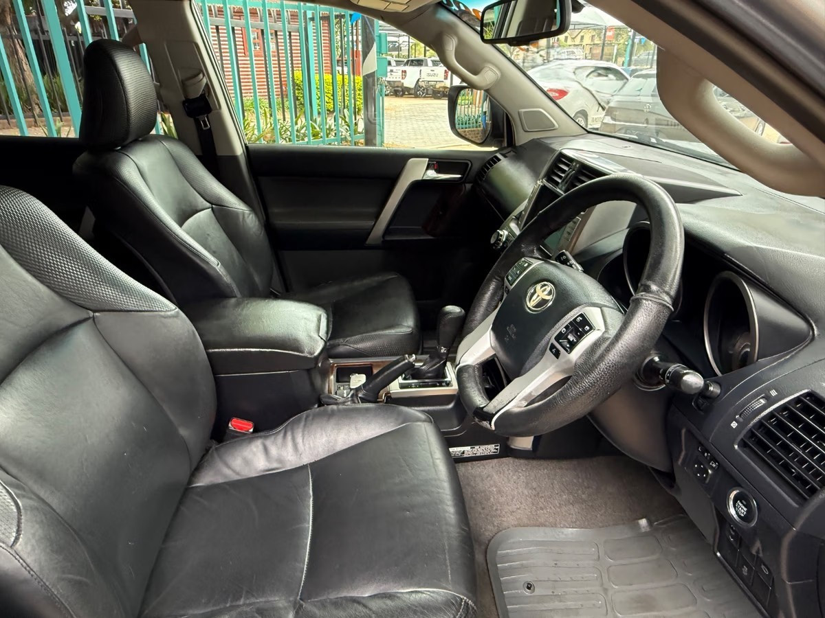 Toyota Land Cruiser Prado 2010 (6)