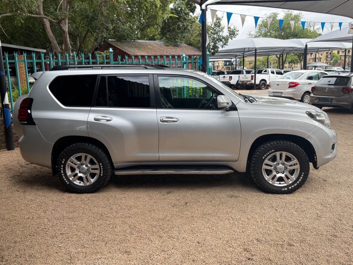 Toyota Land Cruiser Prado 2010 (2)